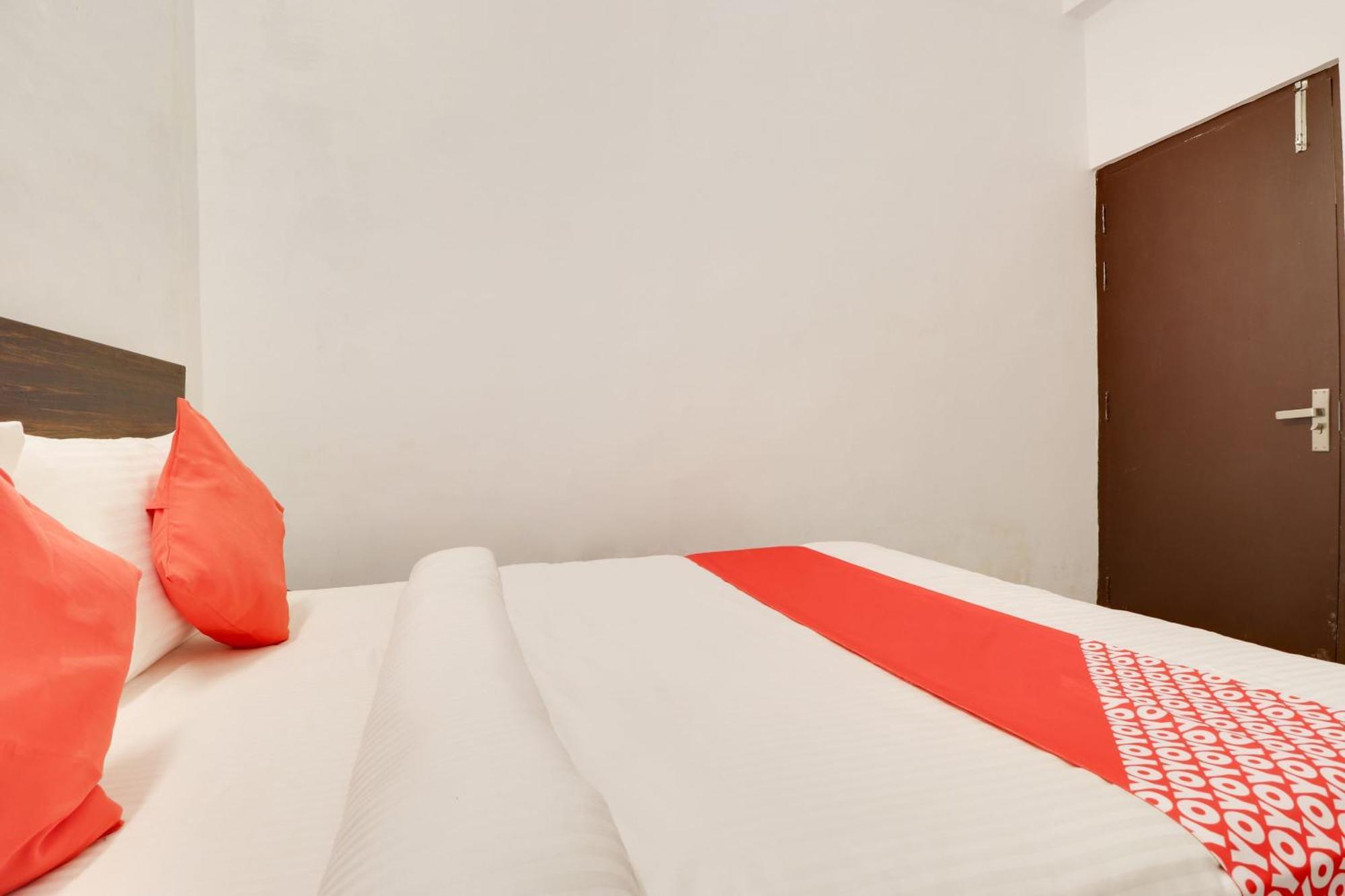 Hotel O The Velvet Chinhat Tiraha Esterno foto