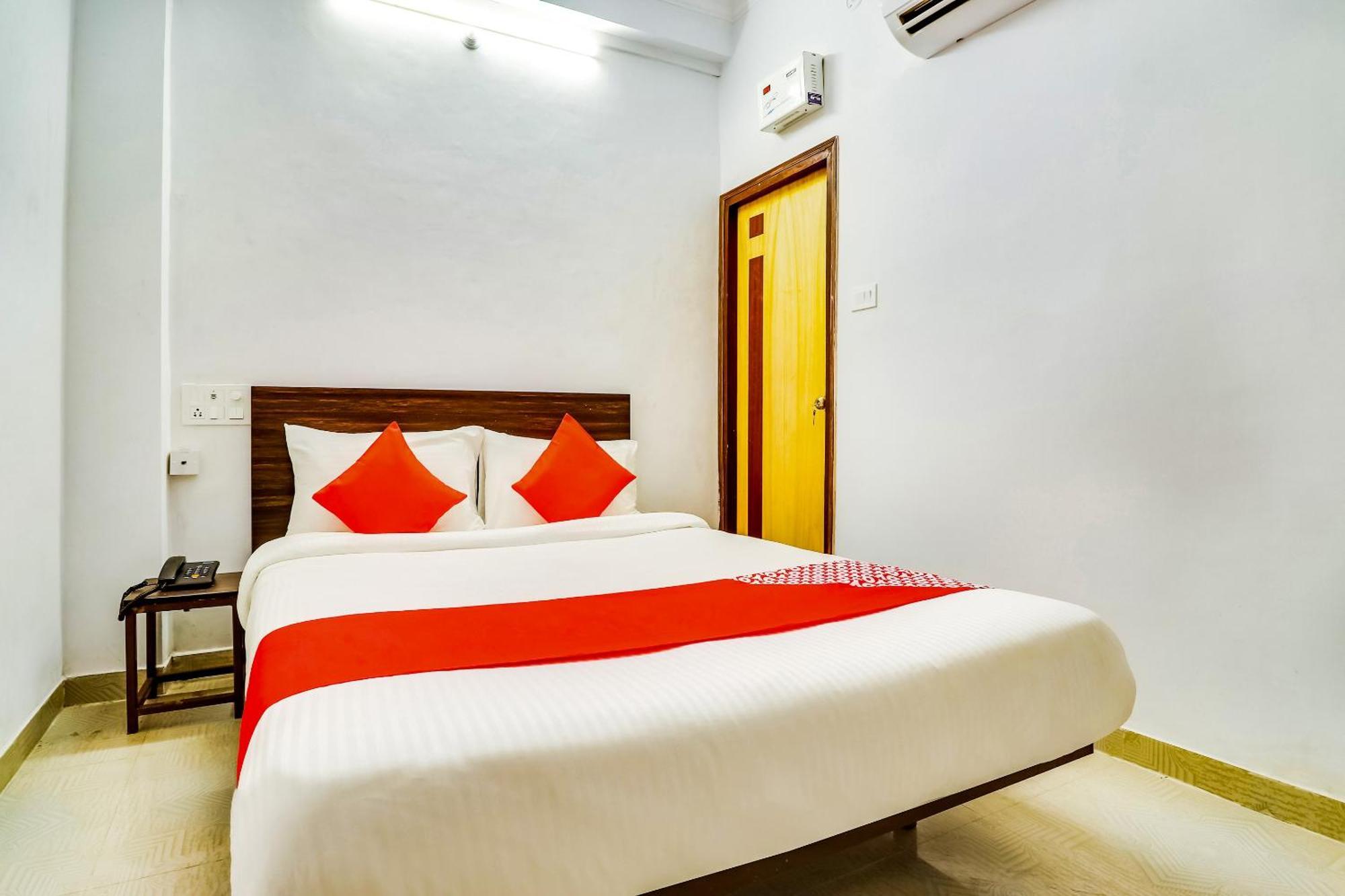 Hotel O The Velvet Chinhat Tiraha Esterno foto